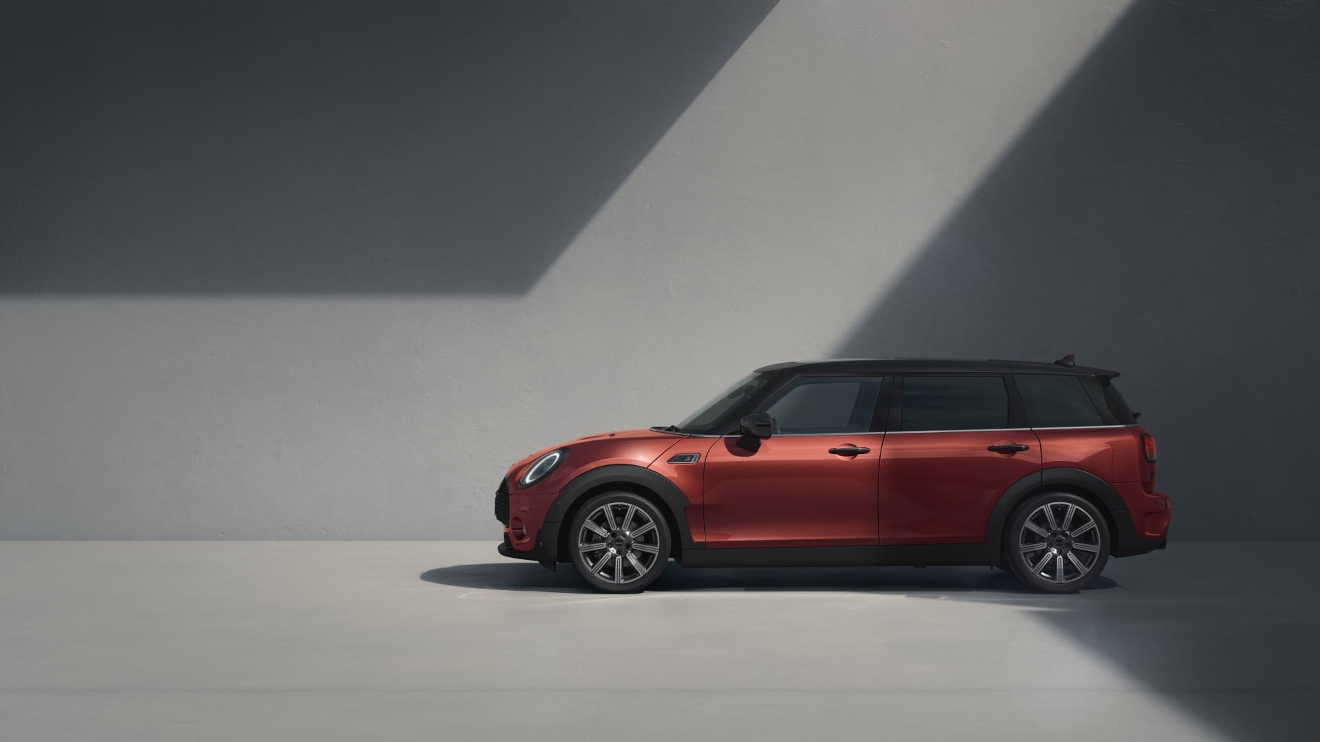 MINI Clubman - вид спереди
